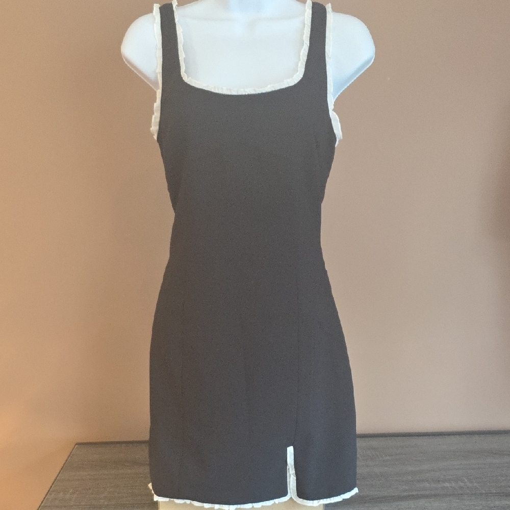 Mustard Seed Black and White Chemise Dress with Fitted Silhouette